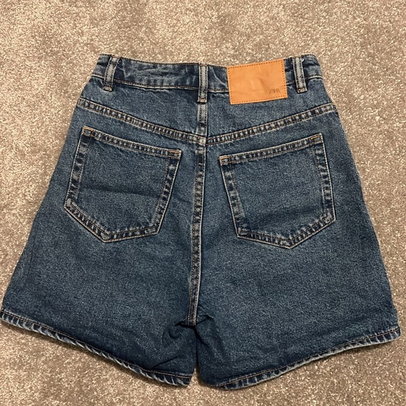 Zara dark blue denim shorts - Picture 2 of 3